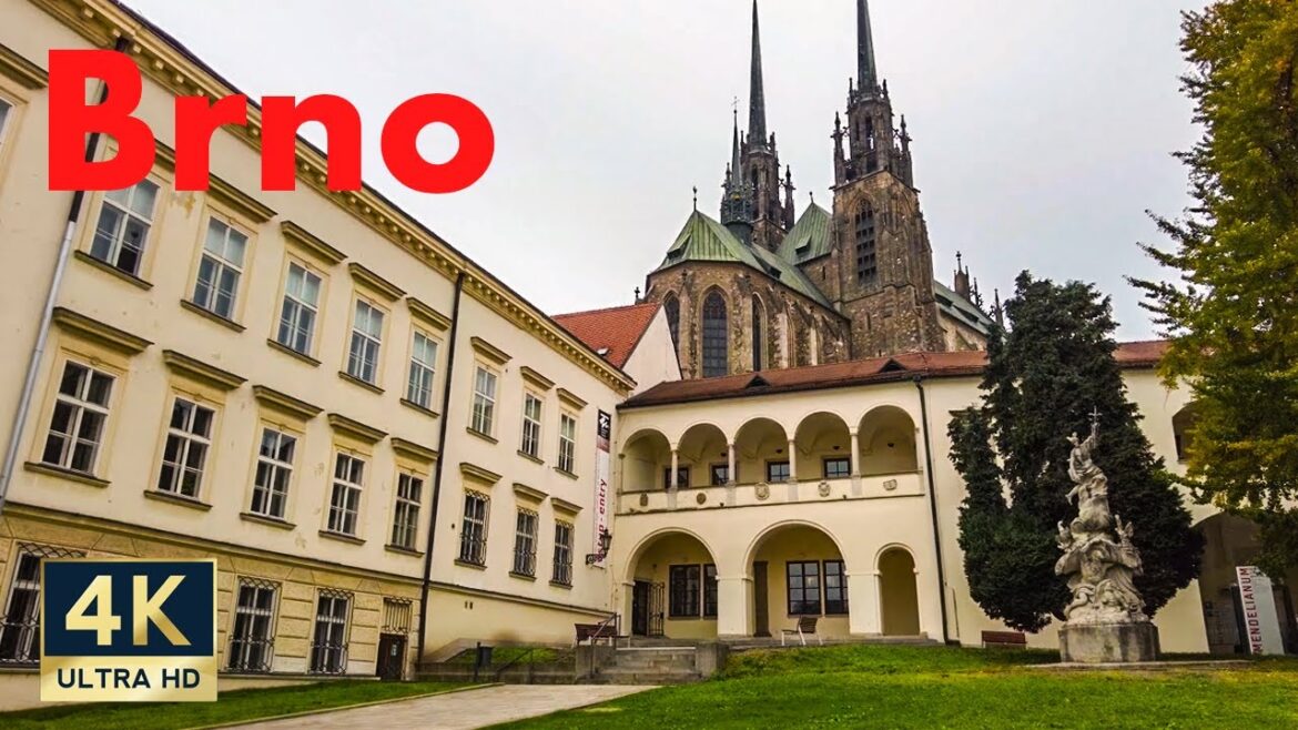 Brno Czech Republic 🇨🇿 4K October Fall Walking Tour 2022