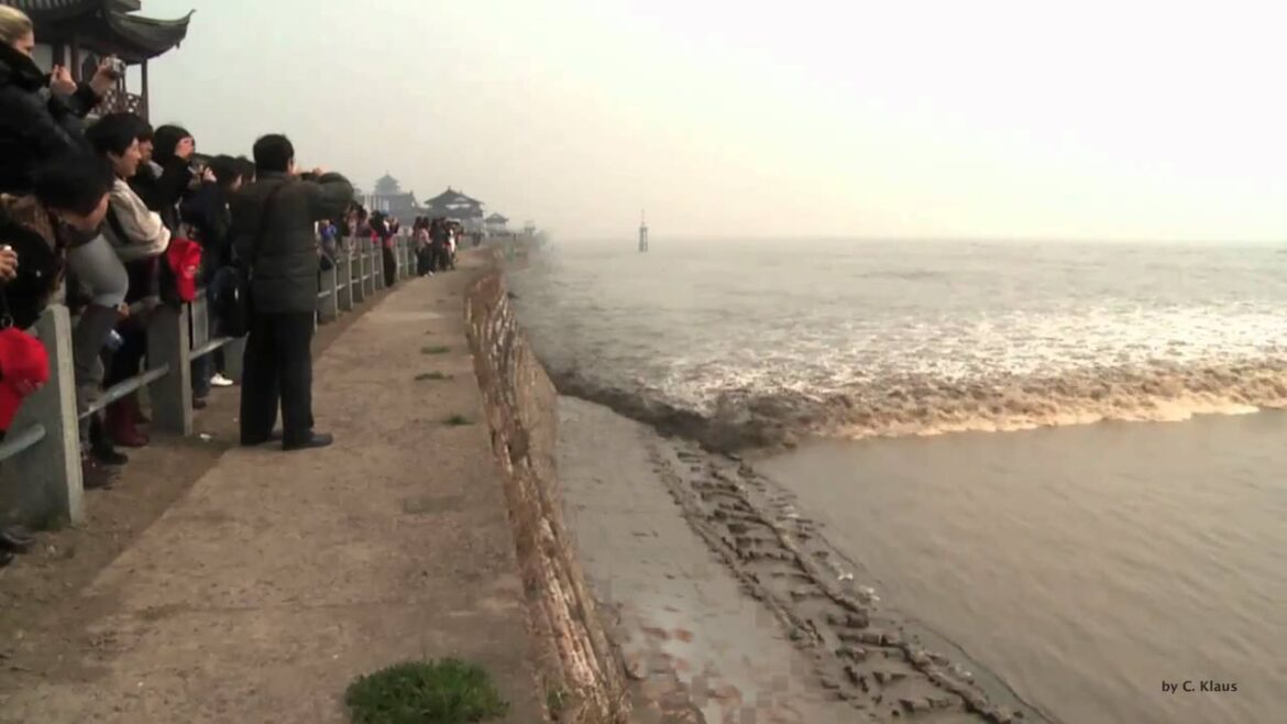 Qiantang River Tide Wave