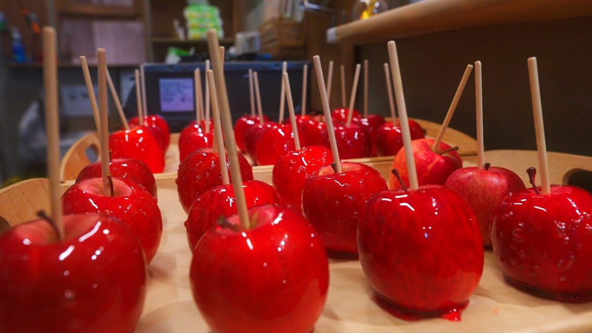 1日に1500個売れる大人気りんご飴専門店に密着!ASMR ! A Japanese apple candy specialty store that sells 1500 pieces a day! 1日に1500個売れる大人気りんご飴専門店に密着!ASMR ! A Japanese apple candy specialty store that sells 1500 pieces a day!
