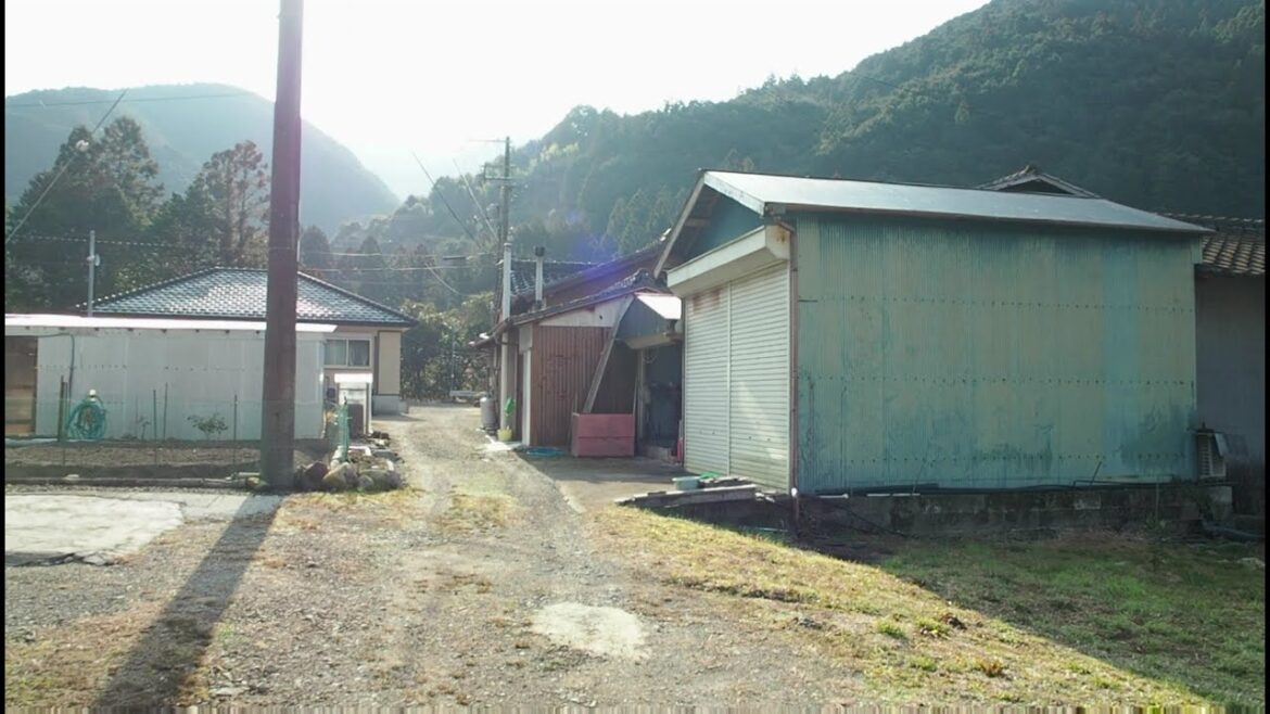 蛇行する富田川に囲まれた福定集落【限界集落の風景】Nakahechicho Fukusada, Tanabe City, Wakayama, Japan