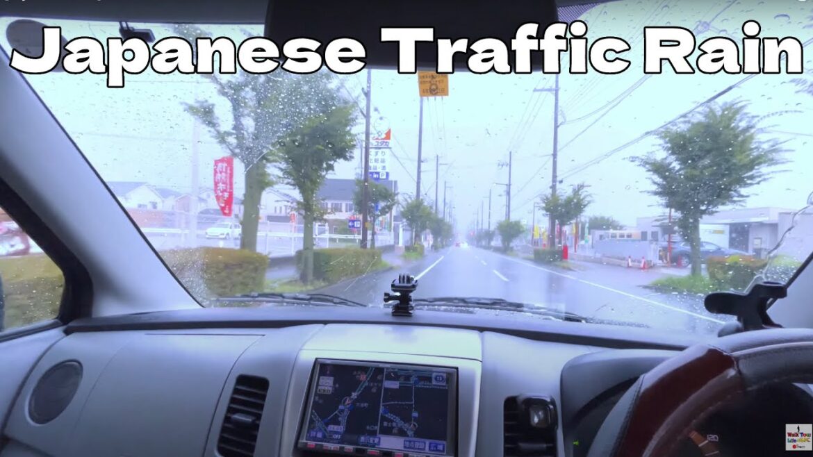 4K JAPAN COUNTRYSIDE - Traffic in the Japanese countryside in the rainy season