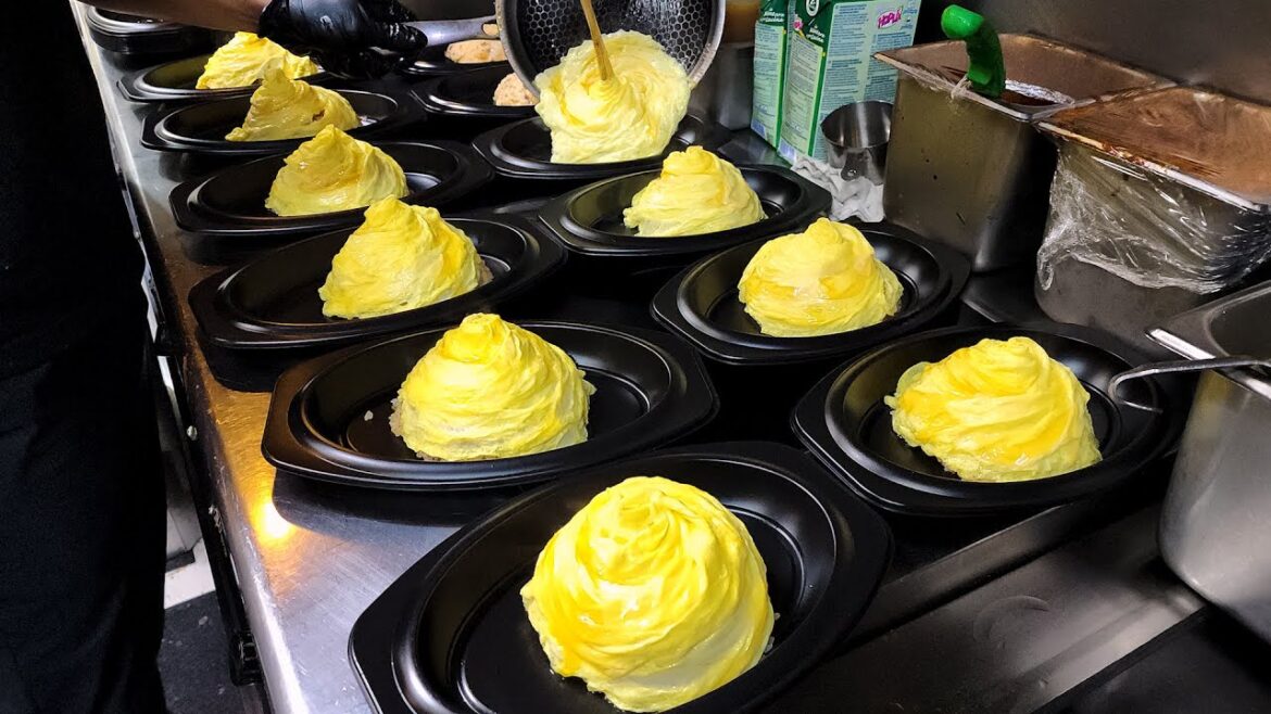 주문 폭주! 대량생산 돈까스 회오리 오무라이스 도시락, Amazing Tornado omelette lunch box made in bulk, Korean street food 주문 폭주! 대량생산 돈까스 회오리 오무라이스 도시락, Amazing Tornado omelette lunch box made in bulk, Korean street food