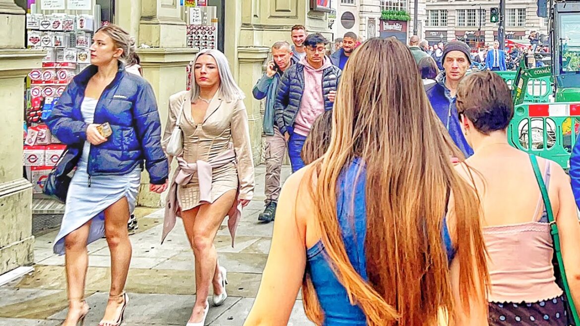 Explore London -Walk Around the Entertainment Centre, Piccadilly, Chinatown, Soho, and Oxford Street