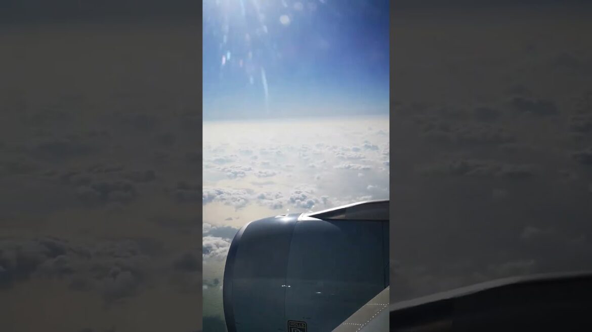 Boeing 777 Landing in Hong Kong Airport, Cathay Pacific