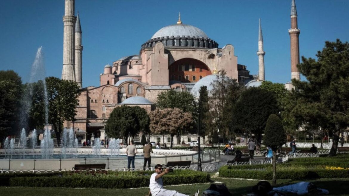 Top 10 TripAdvisor's most popular destinations in the world for 2022 Top 10 TripAdvisor's most popular destinations in the world for 2022