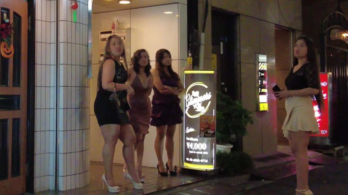 [4K] Tokyo Night Walk, UENO Filipino Pub, Nightlife Japan,  2022, 上野