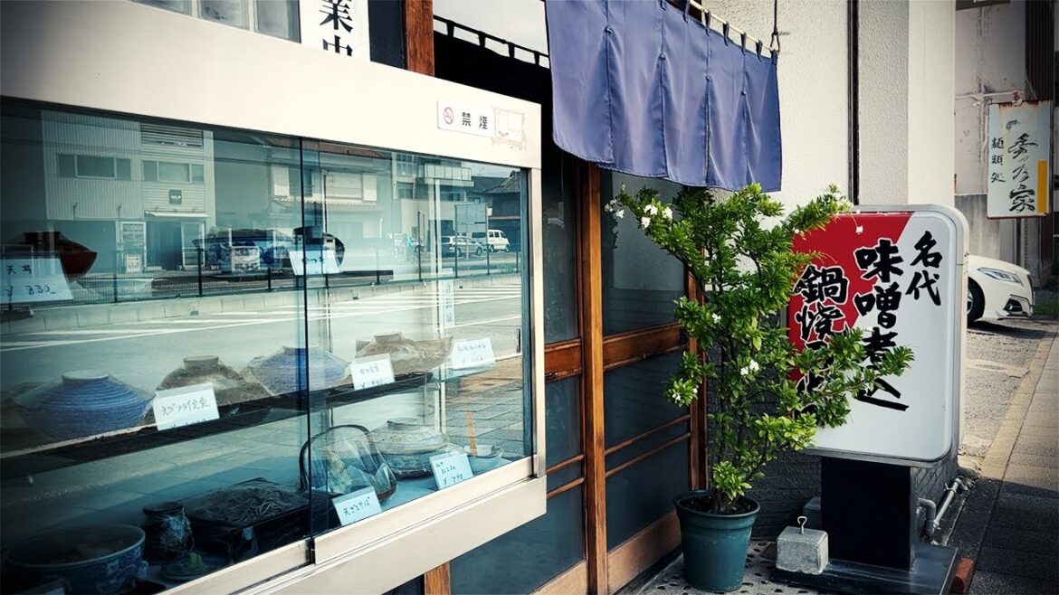 孤独のうどん呑み！天下の国道沿いで60年以上続く麺類食堂で一人食べて飲む。【秀乃家・名古屋市熱田区】 Drinking and Eating at restaurant. ,Nagoya Japan.