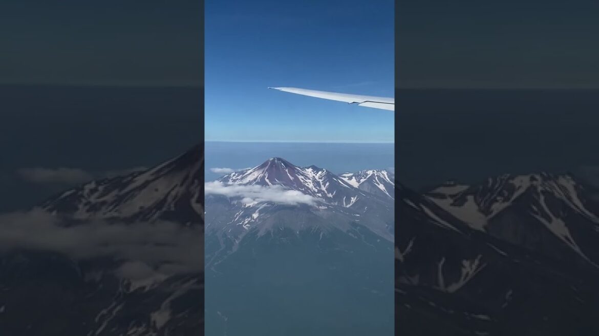 #shorts Beautiful view of Mount fuzi (富士山) from airplane window! Snowy and beautiful!! 😍❤️🗻🏔️ #shorts Beautiful view of Mount fuzi (富士山) from airplane window! Snowy and beautiful!! 😍❤️🗻🏔️