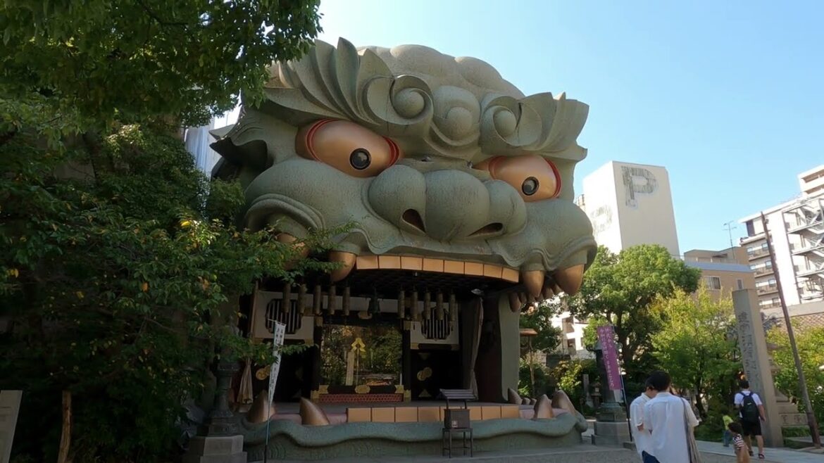 Namba yasaka jinja Shrine in Osaka, old Temple complex of mixed Buddhism and Shinto, in 4K