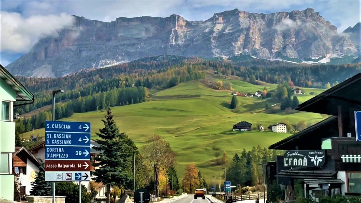 Dolomiten : 4K road trip in northern Italy(2)  Beautiful autumn  Nice autumn view Dolomiten : 4K road trip in northern Italy(2)  Beautiful autumn  Nice autumn view