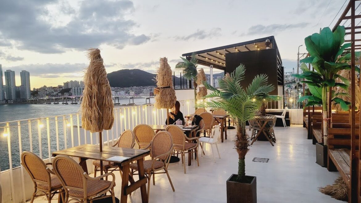 Busan Evening Walk Huinnyeoul Culture Village | Korea Tour Guide 4K | 흰여울문화마을 Busan Evening Walk Huinnyeoul Culture Village | Korea Tour Guide 4K | 흰여울문화마을