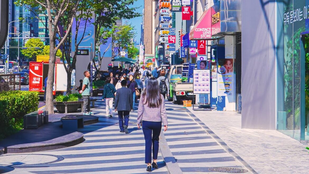 [4K HDR] 강남역 사거리 에서 신사역 가로수길 까지 가을 산책 | 서울 여행_🎧Stereo_ASMR