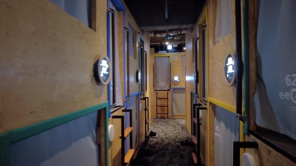 【大人の隠れ家】東京都内で一泊2,500円のカプセルホテル。羽田国際空港の目と鼻の先！【japan travel vlog】