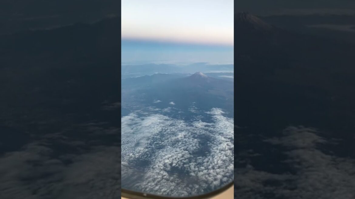 今日從空中飛機內看到的富士山🗻