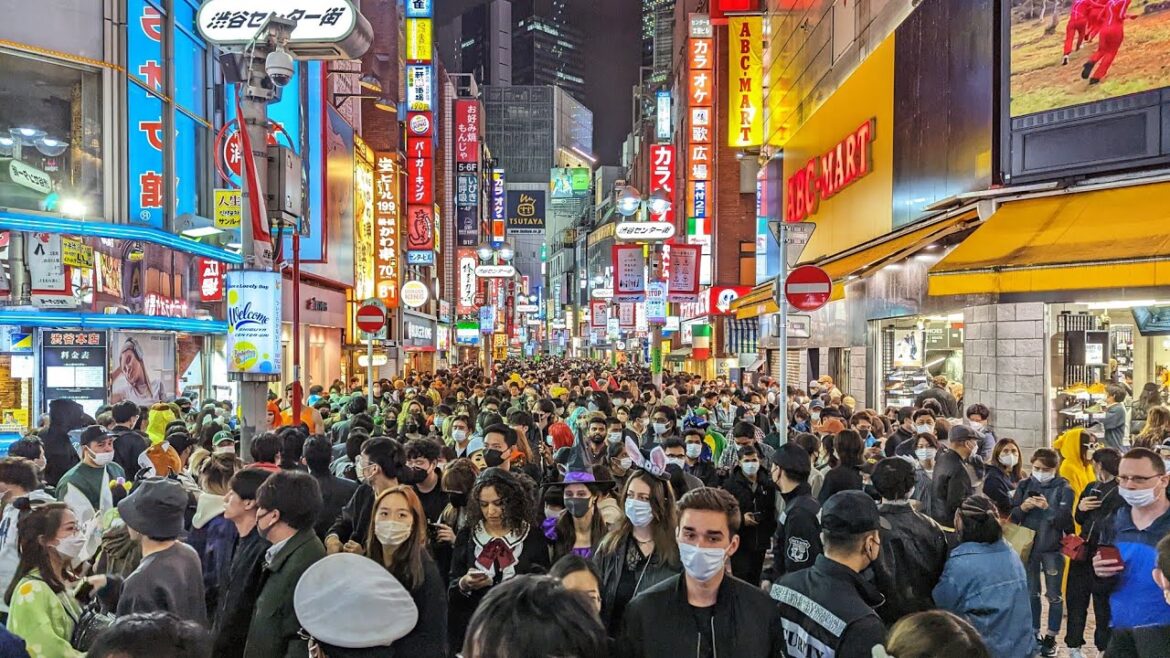 Live Tokyo Halloween π Naka-Meguro to Shibuya Evening Walk – 50% Face Reveal and TV-Interview Live Tokyo Halloween π Naka-Meguro to Shibuya Evening Walk - 50% Face Reveal and TV-Interview