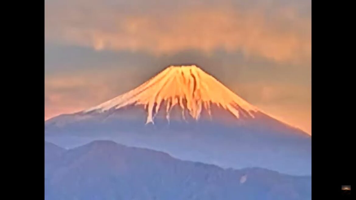 【夕焼け】2022年10月25日 七面山（標高1,982m）から見た美しい富士山と夕焼け映像