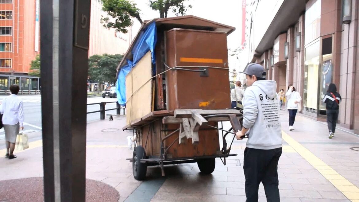福岡屋台に組み立てから密着!秒速で売れていく焼きラーメン!クラフトビールも飲める|Japanese Street Food 福岡屋台に組み立てから密着!秒速で売れていく焼きラーメン!クラフトビールも飲める|Japanese Street Food