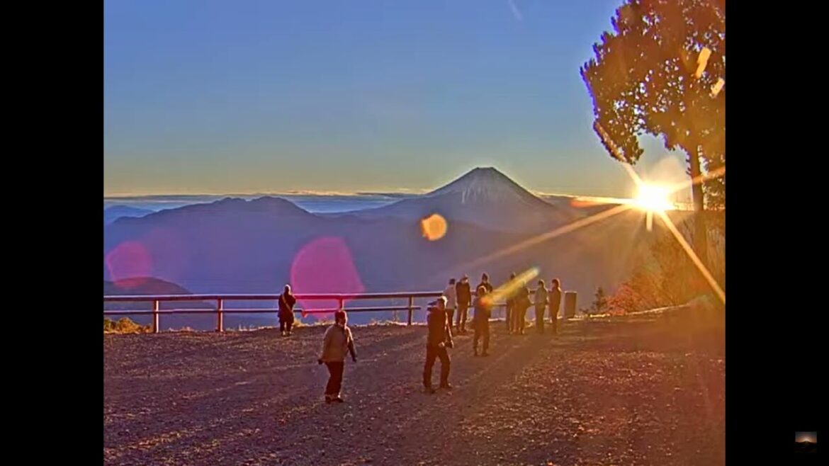 2022年10月26日 七面山（標高1,982m）から見た美しい富士山とご来光映像