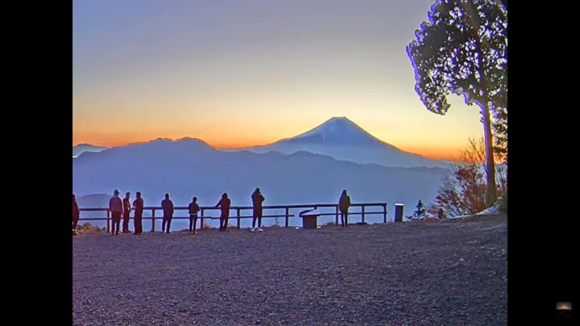 2022年10月27日 七面山（標高1,982m）から見た美しい富士山とご来光映像
