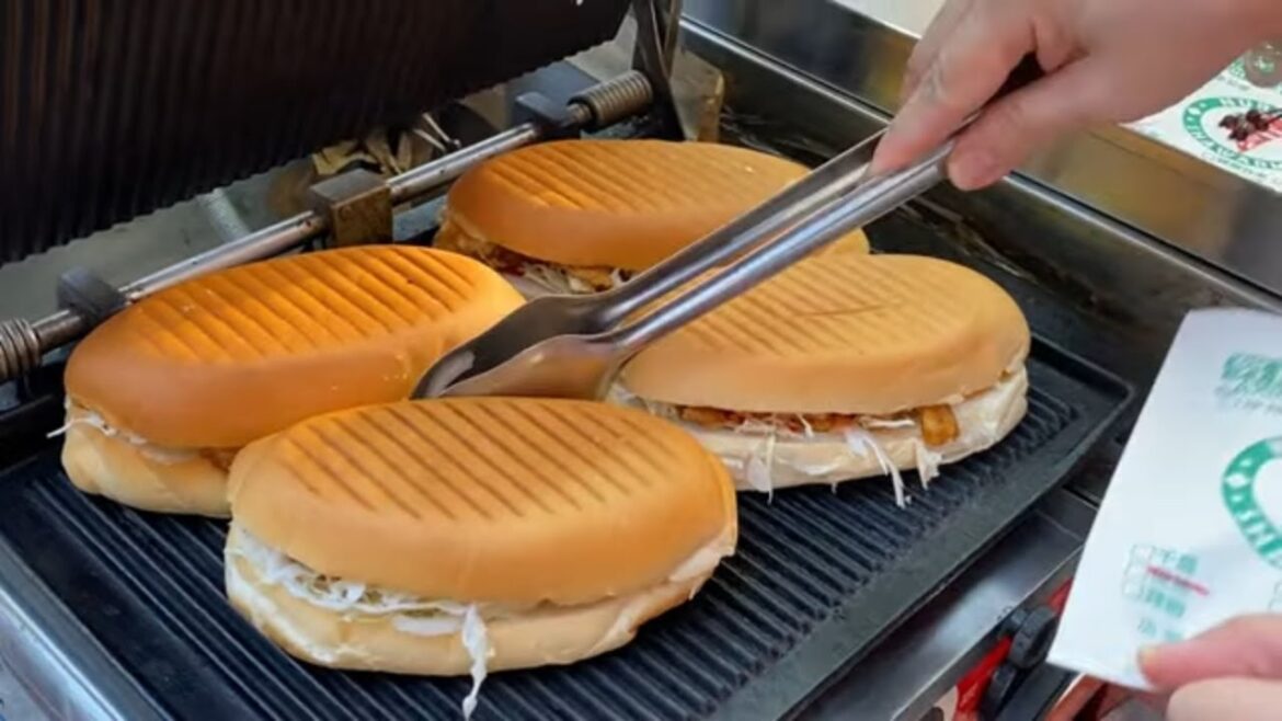 Amazing ! Best Shawarma and Chicken Tortilla - Taiwanese Street Food