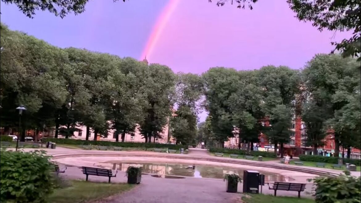 Stockholm Walks: under the rainbow. Karlaplan - Östermalmstorg. Central city walk w. natural sound