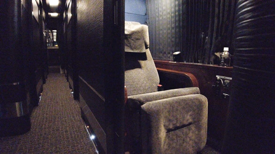 Japan's Premium Overnight Bus with only Private Rooms! | Dream Sleeper (Gussuri) Osaka-Tokyo