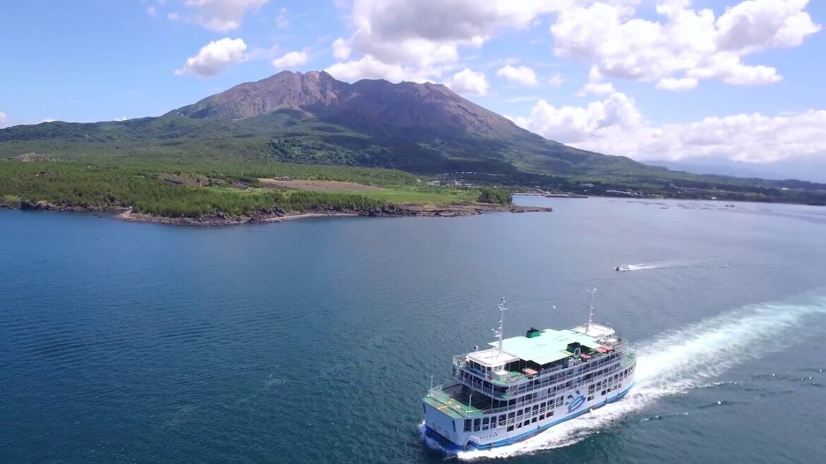 桜島フェリー／桜島・錦江湾クルージング