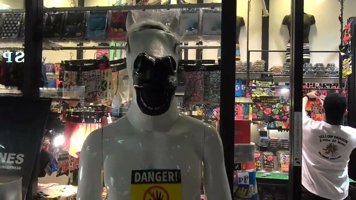 4K Japan street Osaka 2022 (Namba Parks)