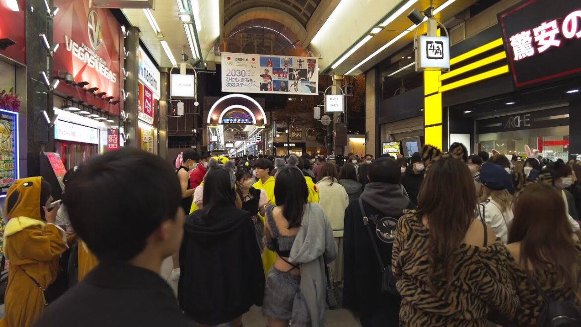 【4K】札幌 狸小路商店街 ハロウィン 2022 日本 北海道 中央区【Binaural Audio】 【4K】札幌 狸小路商店街 ハロウィン 2022 日本 北海道 中央区【Binaural Audio】
