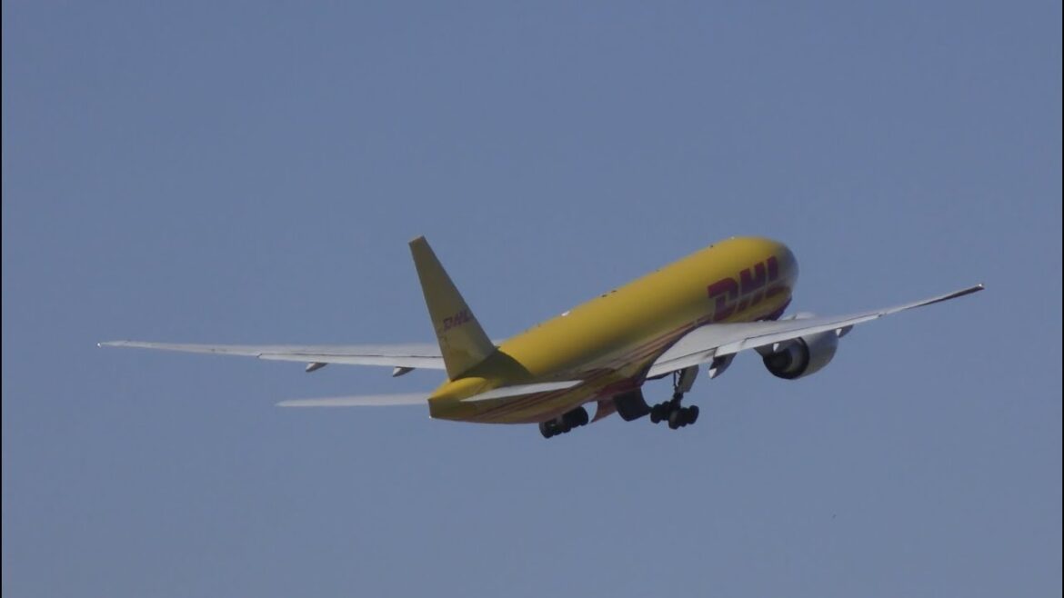 Plane spotting at Cincinnati Northern Kentucky International Airport (KCVG)