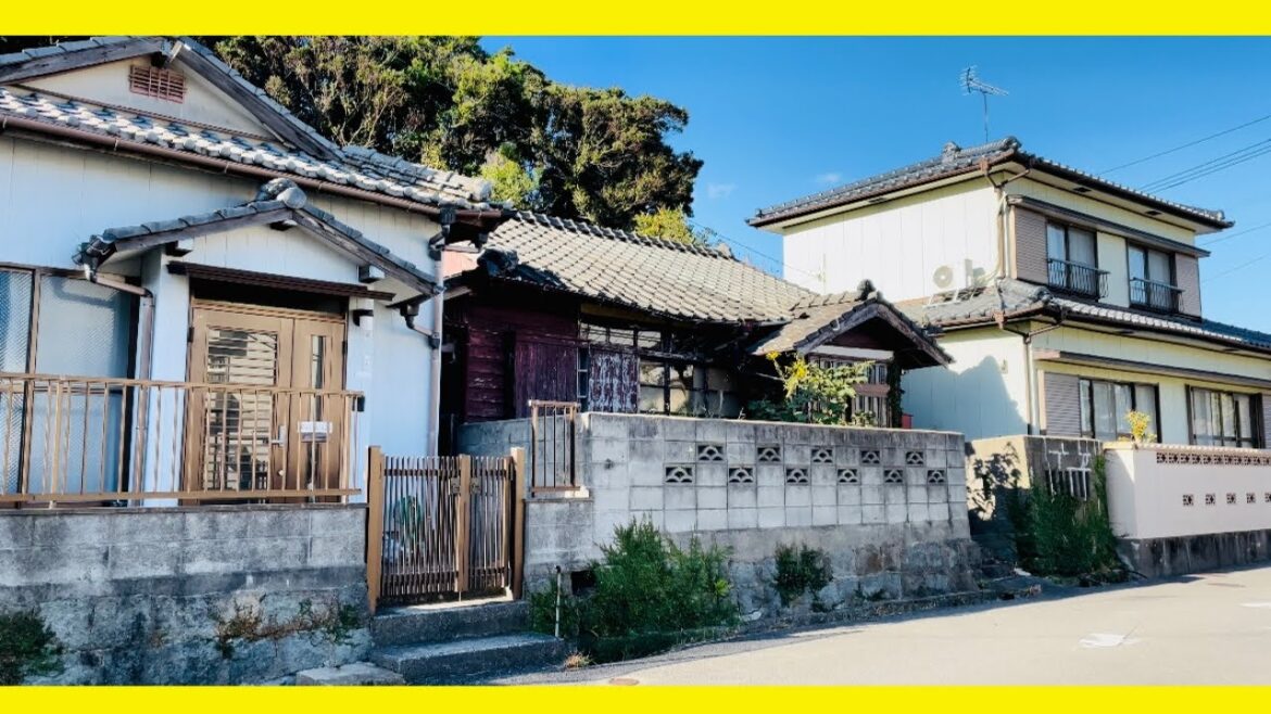 Japanese Typical Old Houses in Countryside | 4K HDR Japan Walking Tour 2021 #walk #new