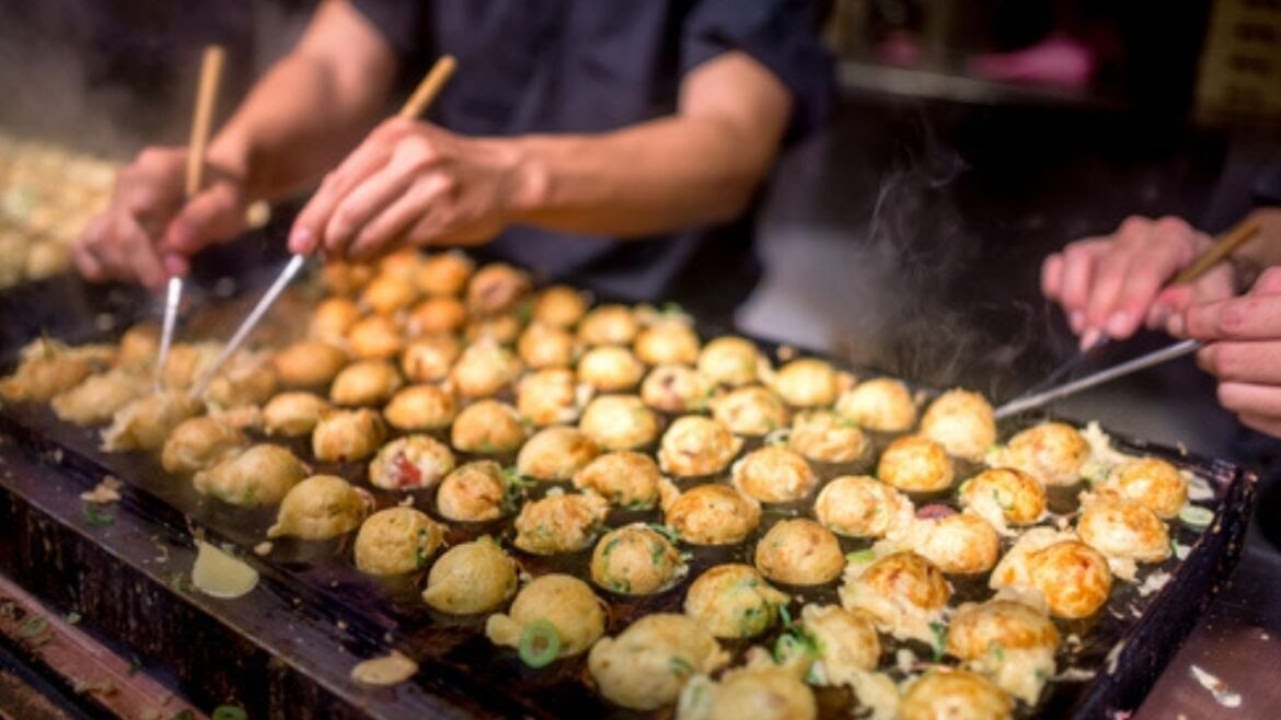 Japanese Street Food "Takoyaki"  Brilliant and delicious Japanese street food🤗
