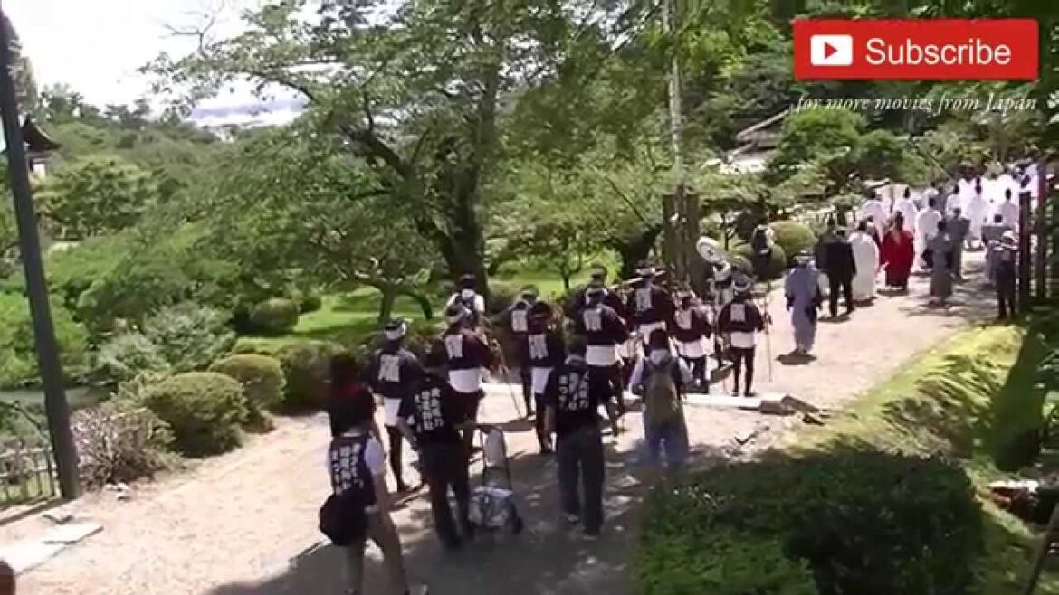 243. Beginning of the celebration in Shiogama Jinja – Sendai, Japan 243. Beginning of the celebration in Shiogama Jinja - Sendai, Japan