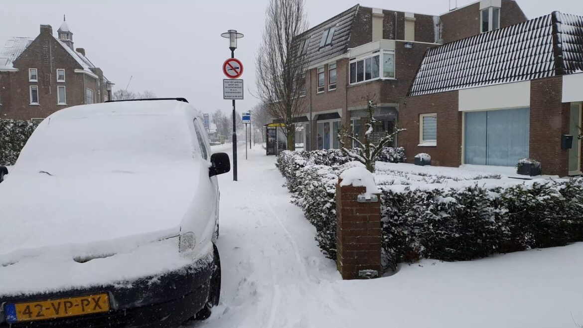 Walking tour of Sprang-Capelle, Netherlands 【4K】Heavy snowfall.