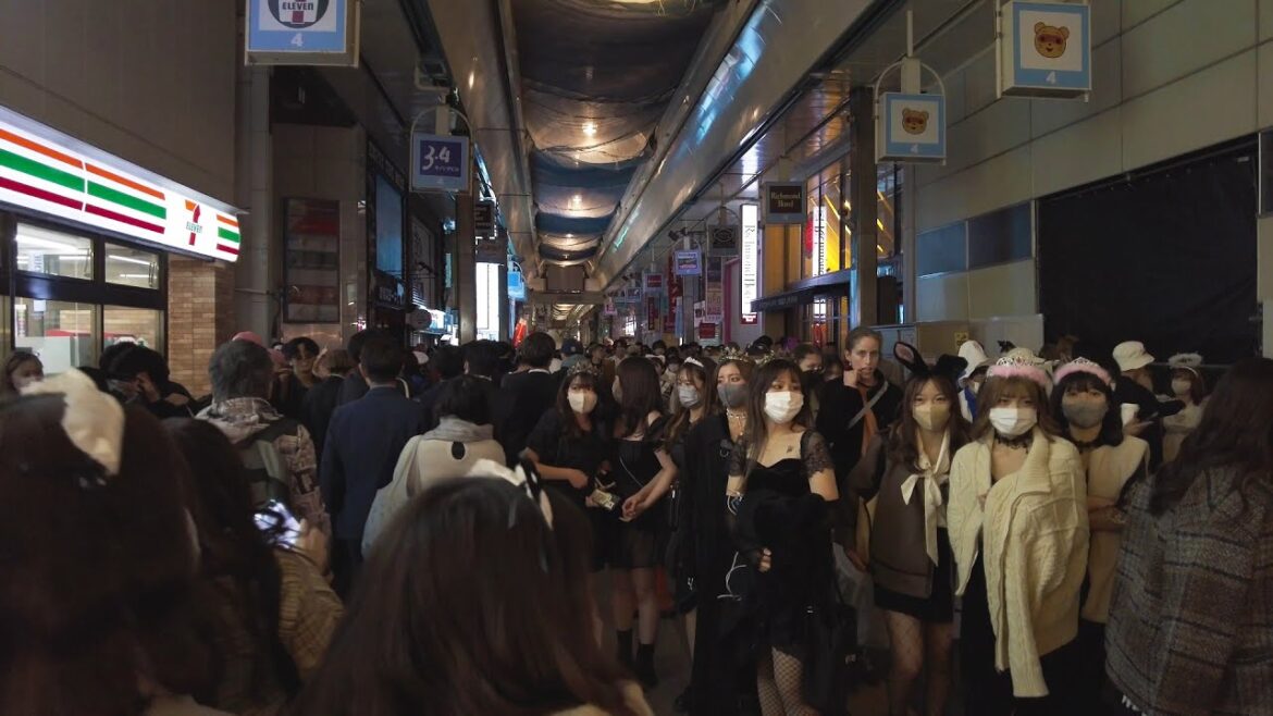 【4K】札幌 狸小路商店街 ハロウィン 2022 日本 北海道 中央区【Binaural Audio】 【4K】札幌 狸小路商店街 ハロウィン 2022 日本 北海道 中央区【Binaural Audio】