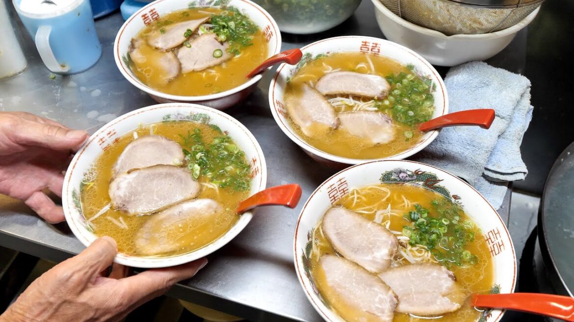 常連が殺到する素朴な中華そば屋の家族で守る屋台の味丨Traditional Tonkotsu Ramen 常連が殺到する素朴な中華そば屋の家族で守る屋台の味丨Traditional Tonkotsu Ramen