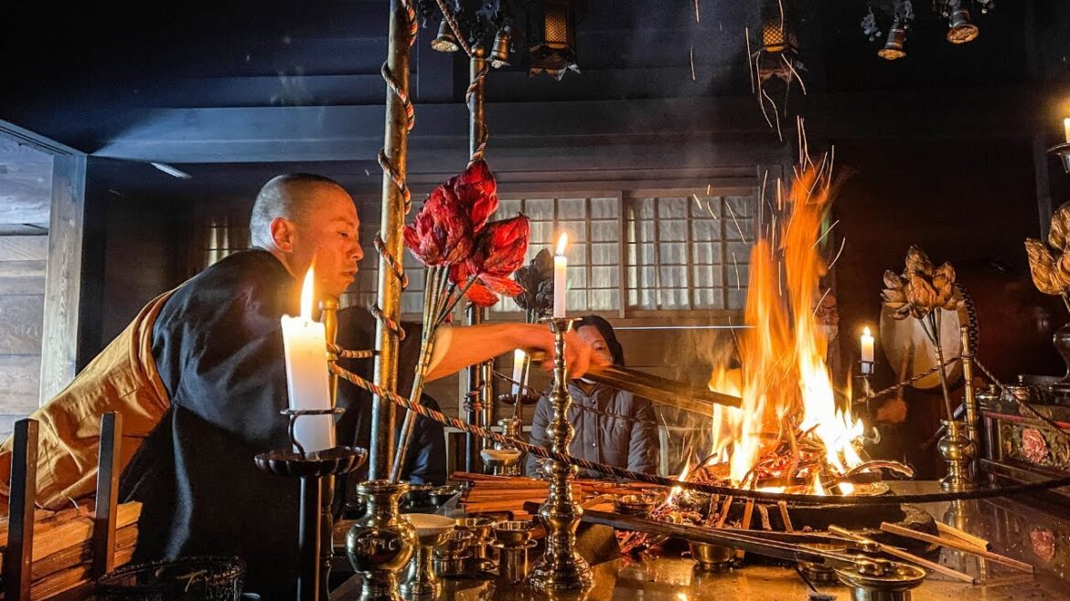 🔥 Morning FIRE RITUAL In Ekoin Temple | Koyasan (高野山), Wakayama Prefecture 🇯🇵 🔥 Morning FIRE RITUAL In Ekoin Temple | Koyasan (高野山), Wakayama Prefecture 🇯🇵