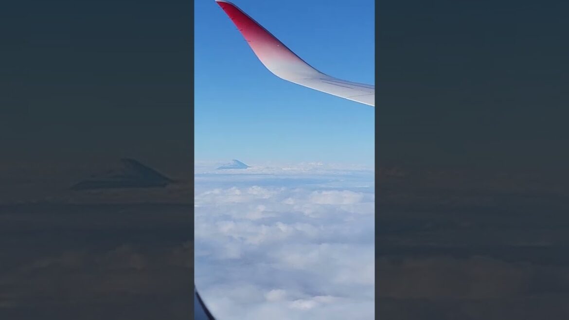 機内から富士山