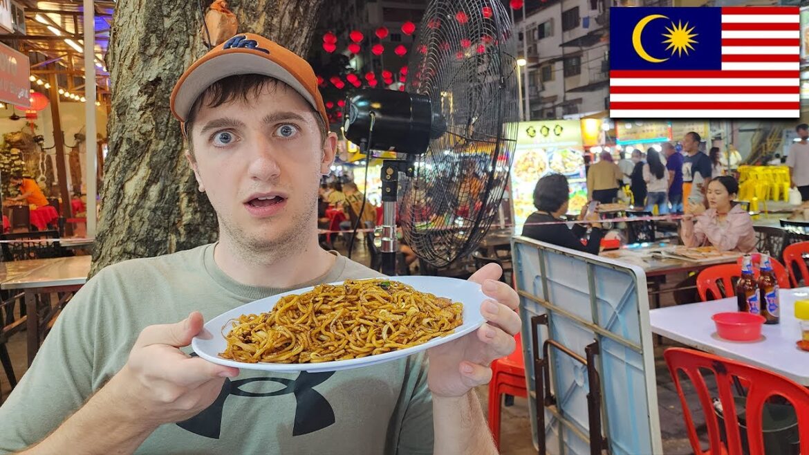 Eating Malaysian Street Food in Kuala Lumpur's FAMOUS Night Market (Jalan Alor) 🇲🇾