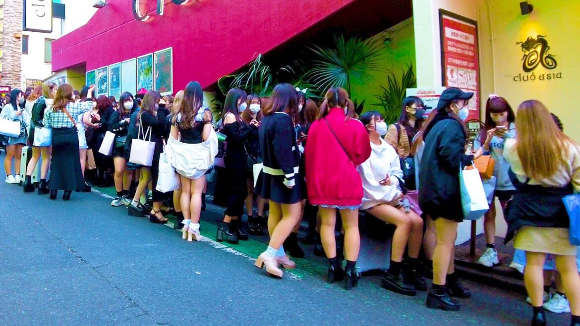 Shibuya in Tokyo has a Halloween party βͺππΆ4K ASMR non-stop 1 hour 02 minutes Shibuya in Tokyo has a Halloween party βͺππΆ4K ASMR non-stop 1 hour 02 minutes