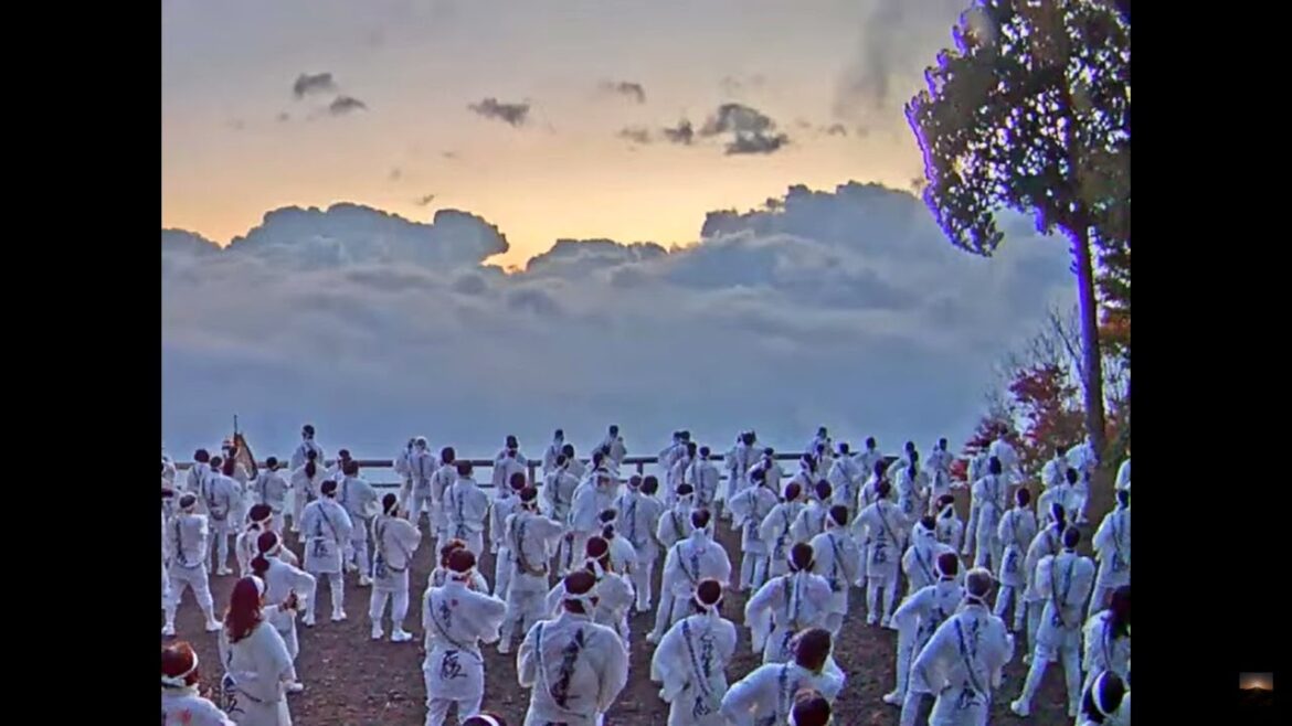 2022年10月24日 七面山（標高1,982m）から見た美しい富士山とご来光映像