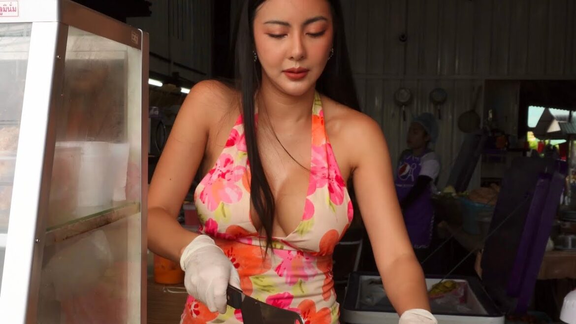 Lots of Customers! The Most Popular Thai Salad Chef in Thailand - Thai Street Food