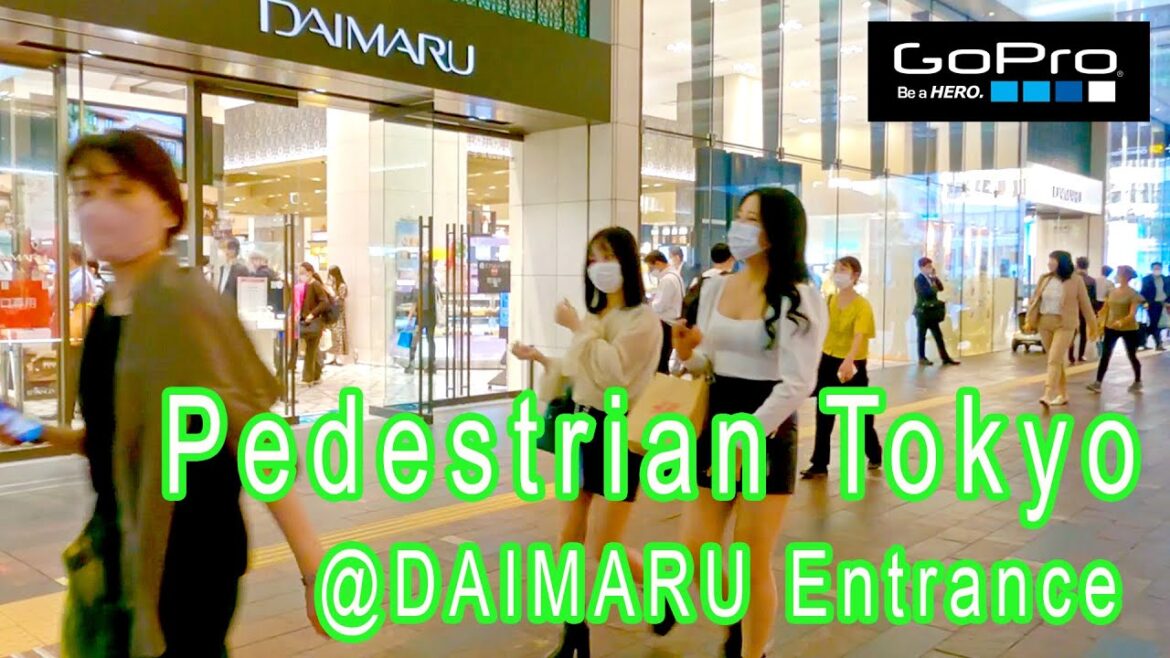 Pedestrian Tokyo @DAIMARU department store Tokyo Station【GoPro】東京駅大丸デパート入口の通行人