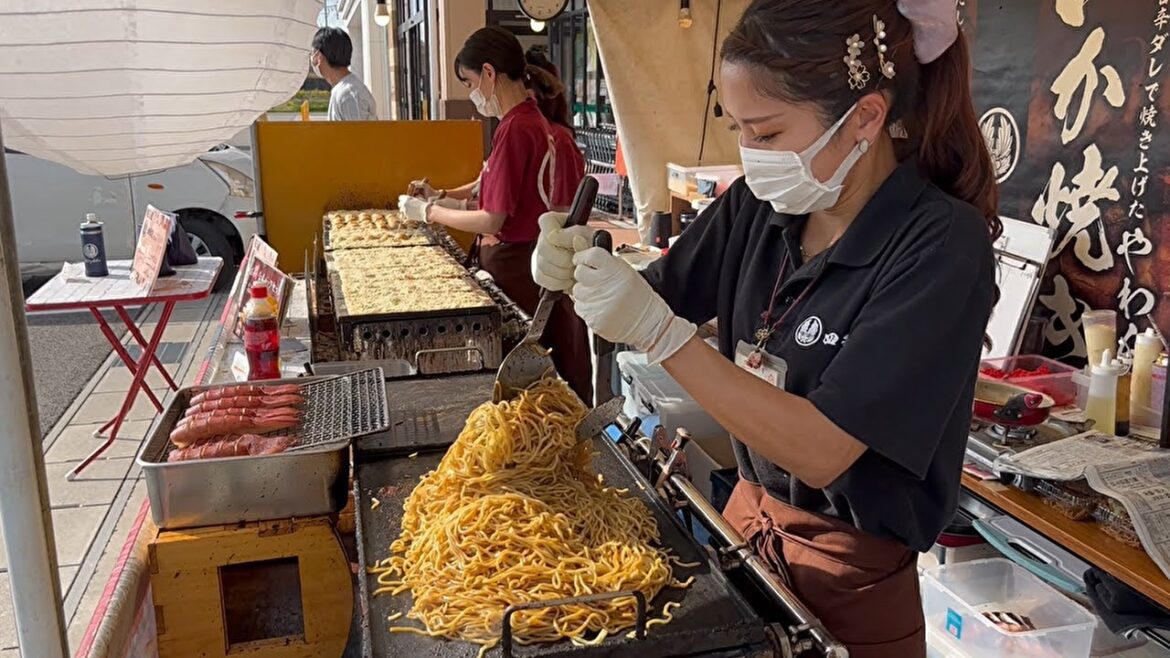 焼きそば、イカ焼きも旨い!美人双子姉妹のたこ焼き屋台 四季桜 Japanese street Food 길거리 음식 街頭食品 อาหารข้างทาง 焼きそば、イカ焼きも旨い!美人双子姉妹のたこ焼き屋台 四季桜 Japanese street Food 길거리 음식 街頭食品 อาหารข้างทาง
