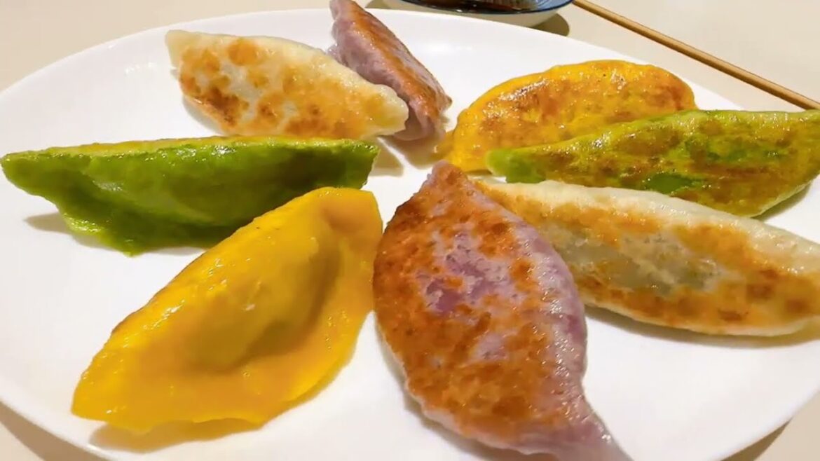 カラフル餃子から溢れる肉汁　手包みで一日３００個　手間暇かけすぎて休憩なし！絶品飲茶の店！Colorful dumplings！The best dim sum restaurant in town!