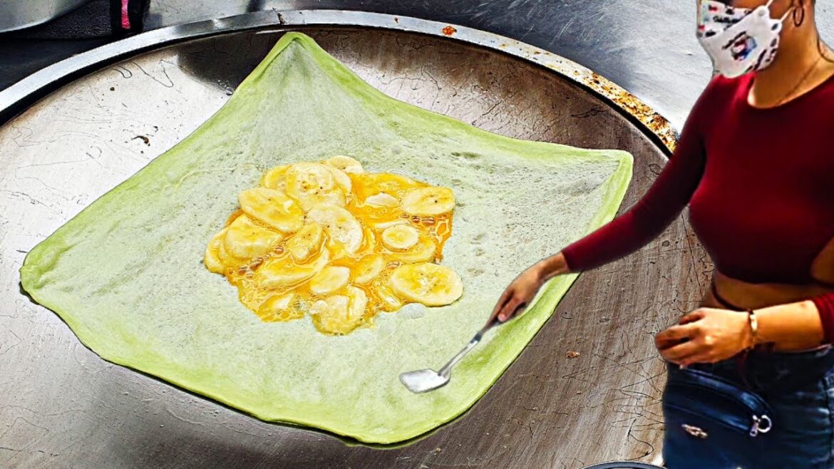 SalaDaeng Thai Banana Roti | How It's made-โรตีกล้วย SalaDaeng Thai Banana Roti | How It's made-โรตีกล้วย