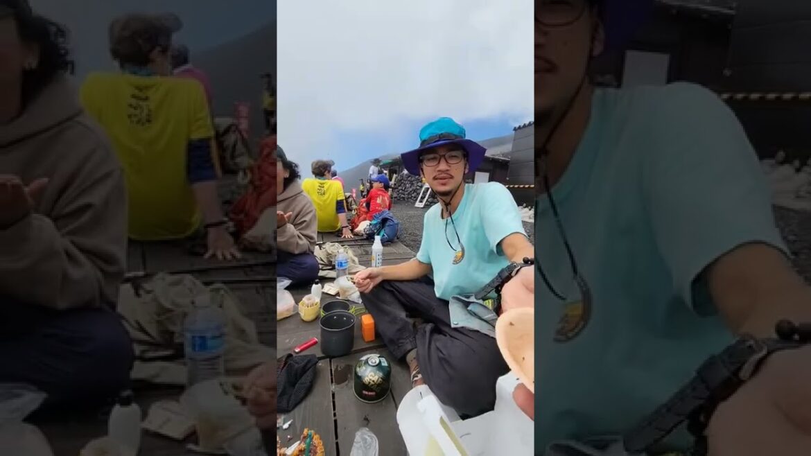 Mt. Fuji, Japão 🇯🇵 #climbing #mtfuji #shorts #japan #trending #trip #viral #story #subscribe #new