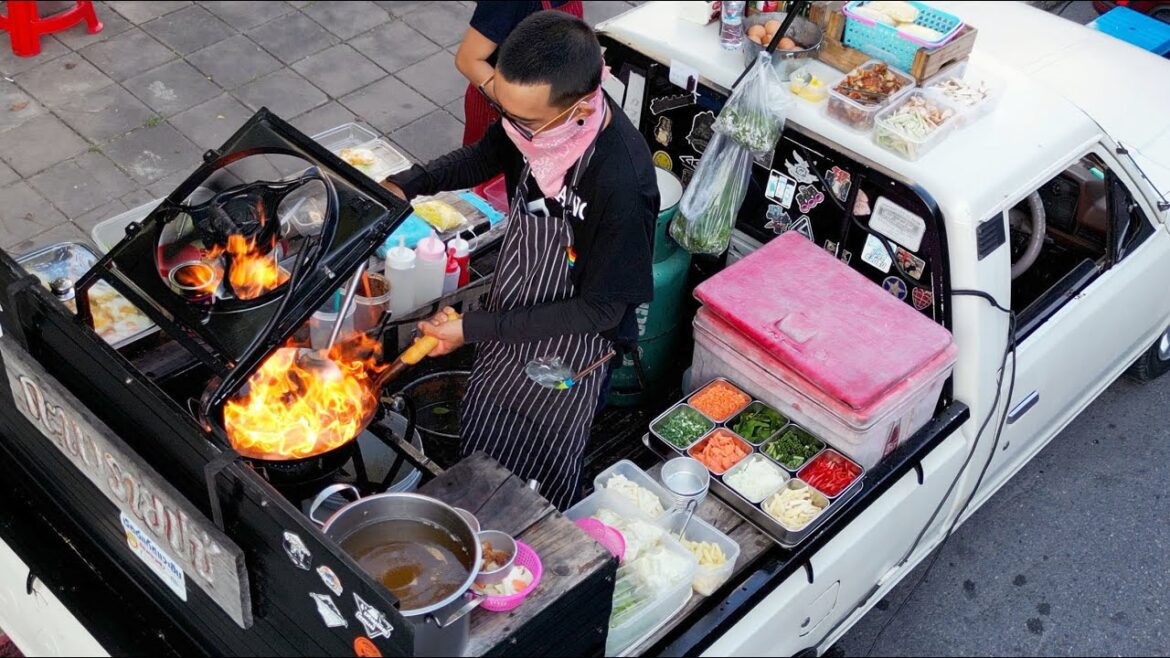 도로 한복판에서 펼쳐지는 트럭 마스터 셰프 ! 다양한 웍 요리 | Truck Master Chef's Wok Cooking on the Road | Thai Street Food 도로 한복판에서 펼쳐지는 트럭 마스터 셰프 ! 다양한 웍 요리 | Truck Master Chef's Wok Cooking on the Road | Thai Street Food