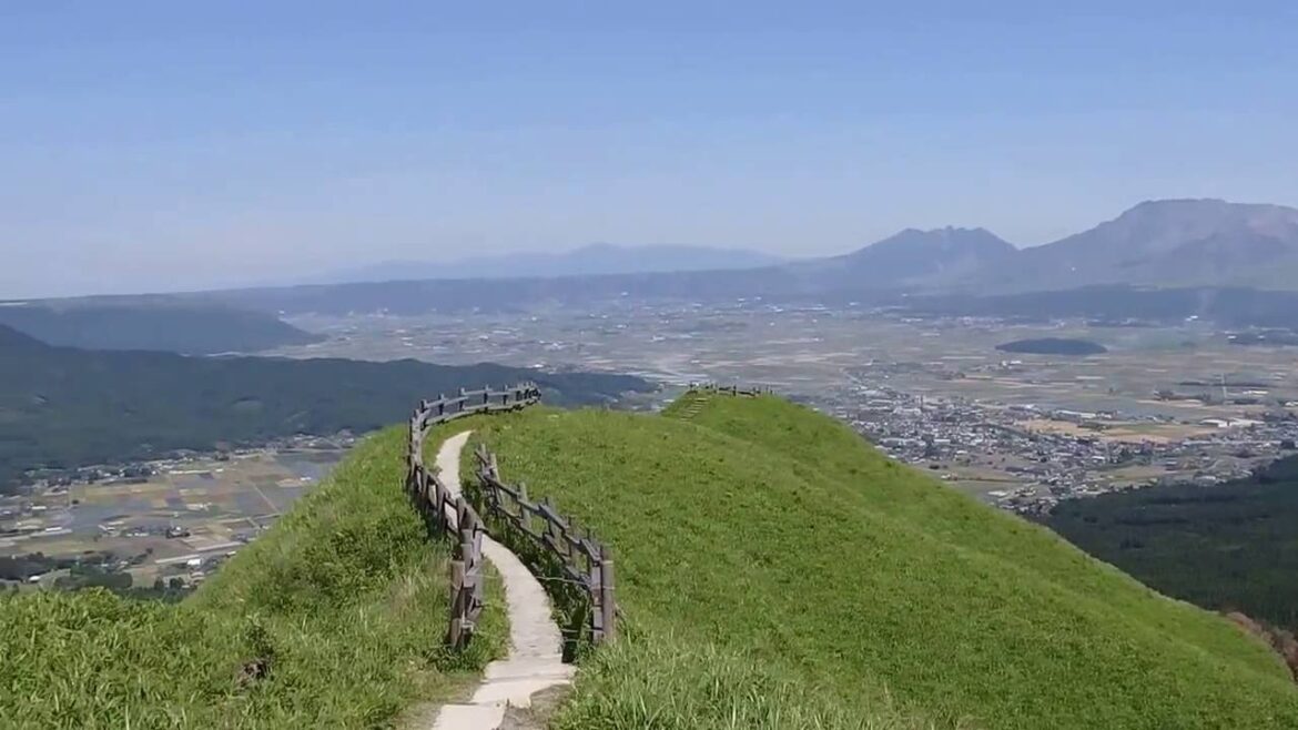 Aso Milk Road (Route 339): Kitayama observatory & restaurant / 九州熊本 - 縣道339號(阿蘇) 北山展望所、餐廳