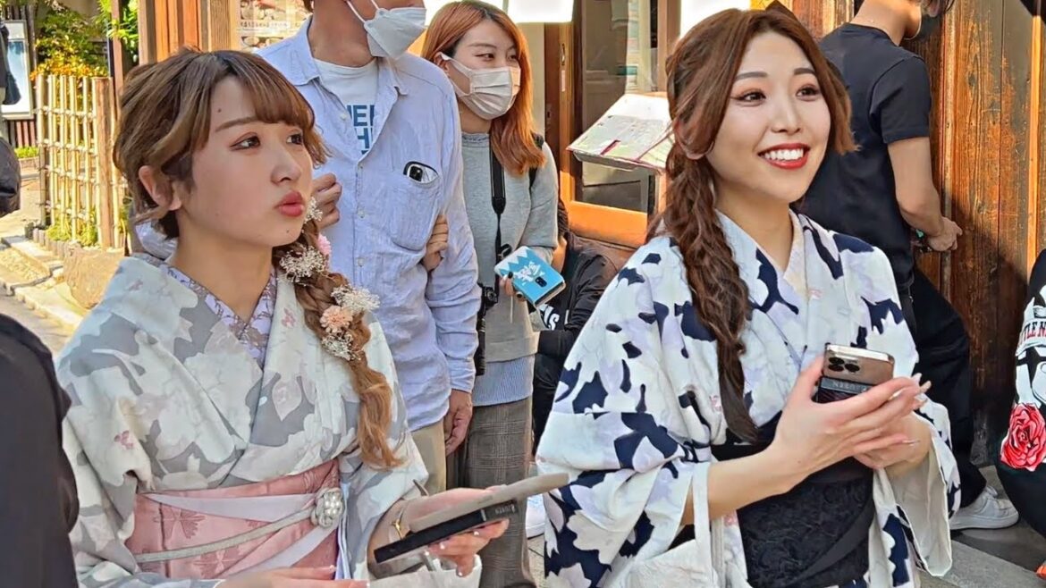 Tokyo's Asakusa  Extremely Crowded Again😍